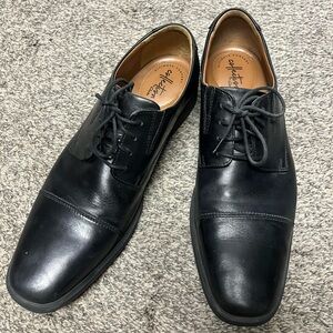 Men’s dress shoes